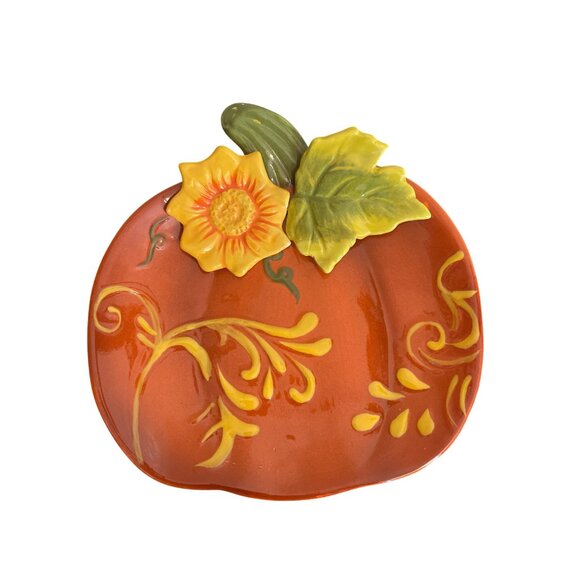 Ceramic Pumpkin-Shaped Plate With Embossed Sunflower & Leaf Design - Picture 10 of 11